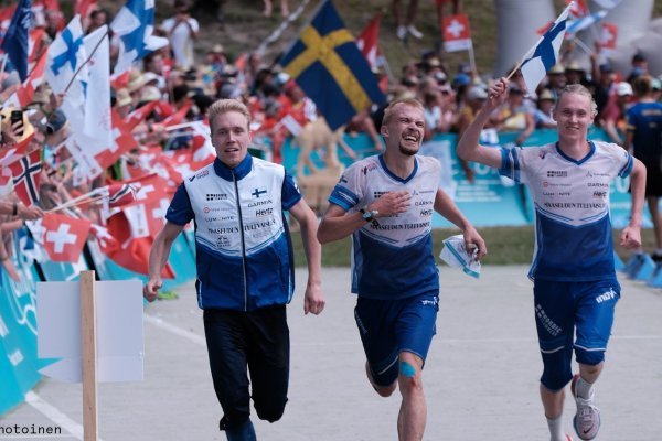 Miehet suunnistavat viestissä MM-hopealle - Urheilugaala UG2024 - Voittajat ehdokas