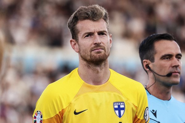 Hradecky kohottaa kapteenina mestaruuslautasen - Urheilugaala UG2025 - Voittajat ehdokas