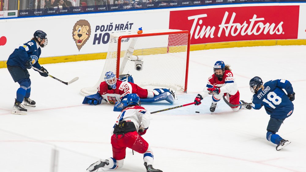 Nylund laukoo Naisleijonat MM-pronssille - Urheilugaala UG2026 - Sykähdyttävin urheiluhetki ehdokas