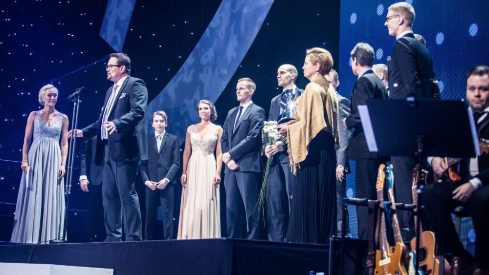 Koripallomaajoukkue koko kansan suosikiksi ja tulokas Lauri Markkanen fanien keulakuvaksi EM-kisojen Suomen alkulohkossa - Urheilugaala UG2018 - Urheiluilmiö voittaja